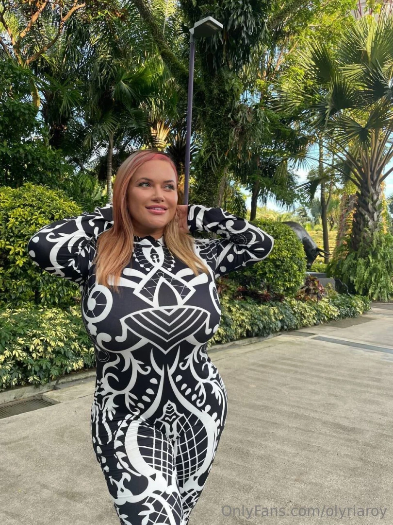 Today s vibe confidence curves and a little bit of mystery let me know 