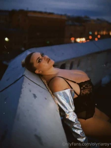 Made of curves and quiet chaos