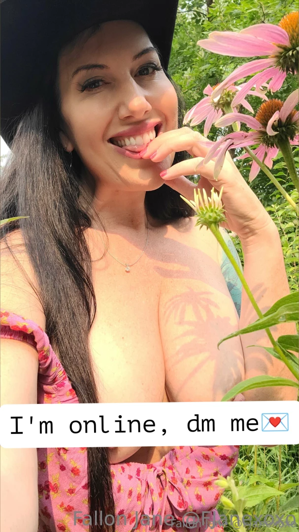 Come hang out with your favorite sexy milf fjanexoxo 