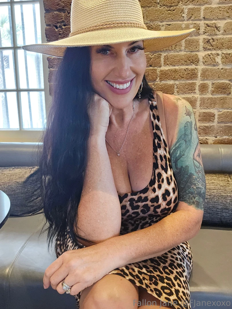 Spotted a milf who doesn t blend in and doesn t want to fjanexoxo 