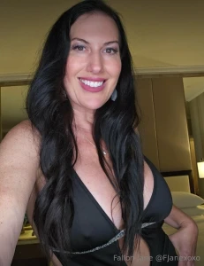Yes i do private live cams by pre-paid appointment and xxx streaming