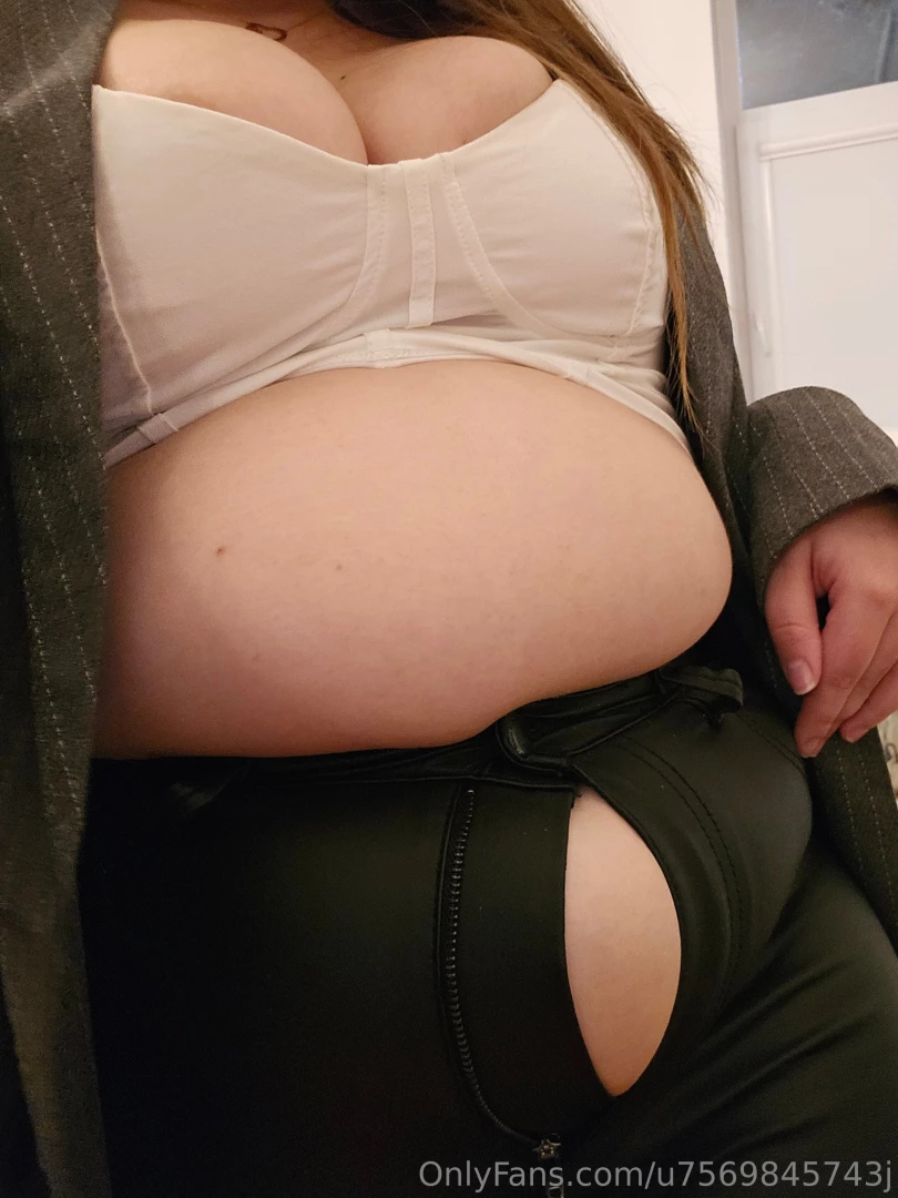 What would your reaction be if while on a date with a girl in a 