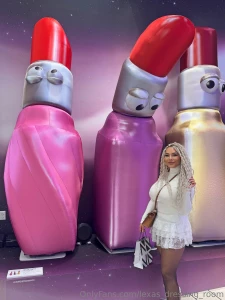 Lexa in wonderland actually i could imagine other big toys as well