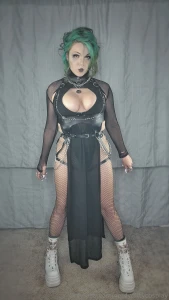 I went to a goth club and had a ton of fun do you like the outfit i