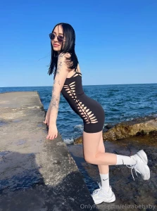 Do you like to walk by the sea how would you react if we walked by the