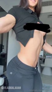 Who can help me to take my pants off completely p s i promise on my part 1