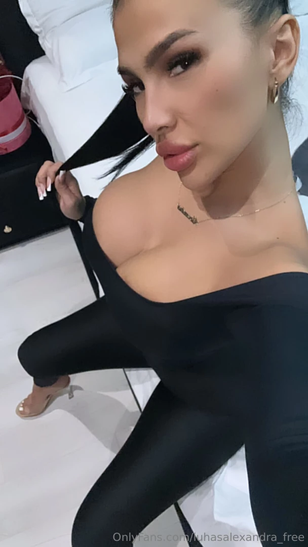 Te astept cu noul content gratis si explicit pe pagina vip 