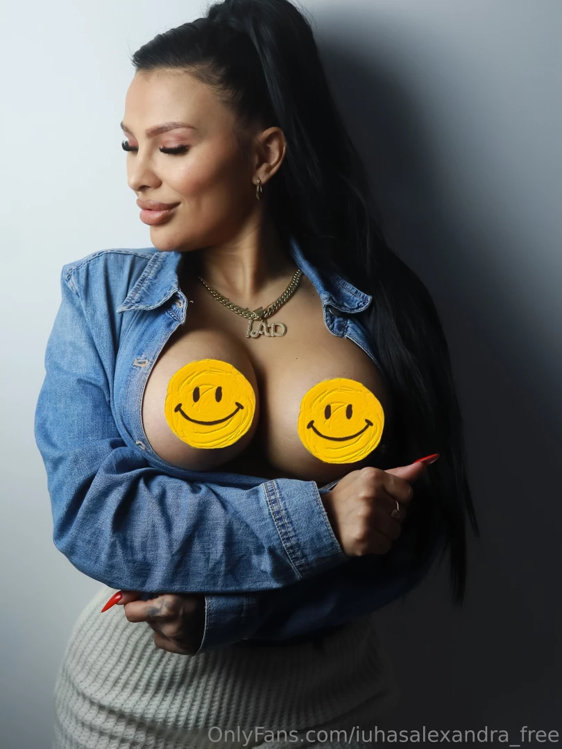 Iuhasalexandra_vip naughty videocalls custom videos iuhasalexandra_vip 