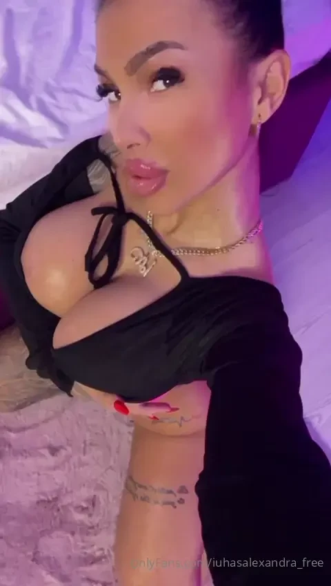 Ceva fierbinte te a teapt vino iuhasalexandra_vip something hot is 