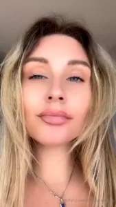 Messy face
