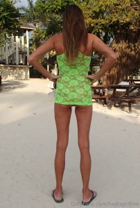 I like a dress that shows some butt cheeks does anyone agree