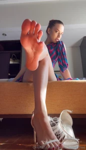 Huge discount sexy footfetish with bare foot