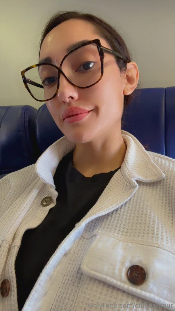 Nobody is seating beside me on my flight keep me company part 2 