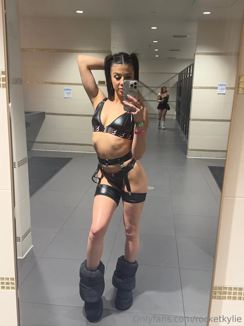 One of the baddest outfits i ve worn hehe 