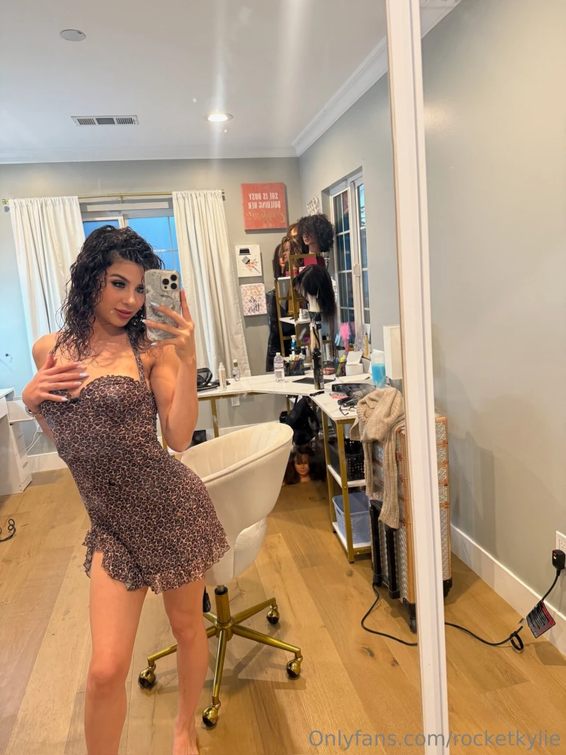 Short dresses with no panties just to drive your imagination wild 