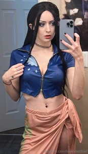 If nico robin had a dating profile which pic should she choose for her part 3