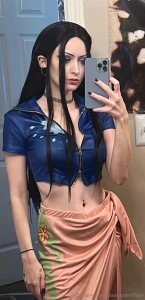 If nico robin had a dating profile which pic should she choose for her