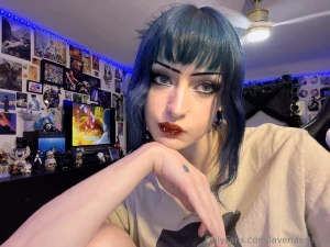 Which selfie would you swipe right on