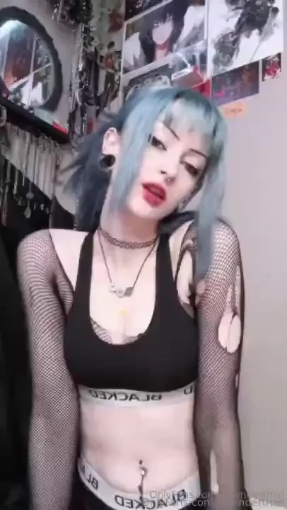 Open wide baby boy dm me blckd pegging if you can hanlde mommy s cock 