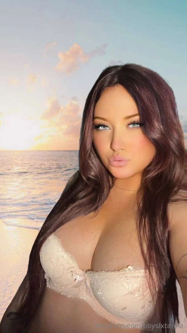 My bestie needs a sexting buddy she s online and her page is free go 