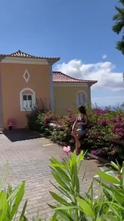 Hey i see you re peeping so don t be so modest and come over here 