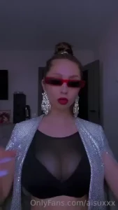 Tonight i decided to be the star of the party do you think this look