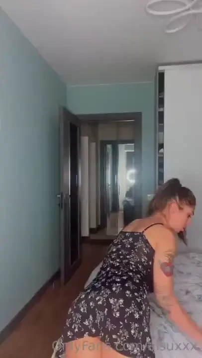 I like to tease you with my short sexy dresses you like them 