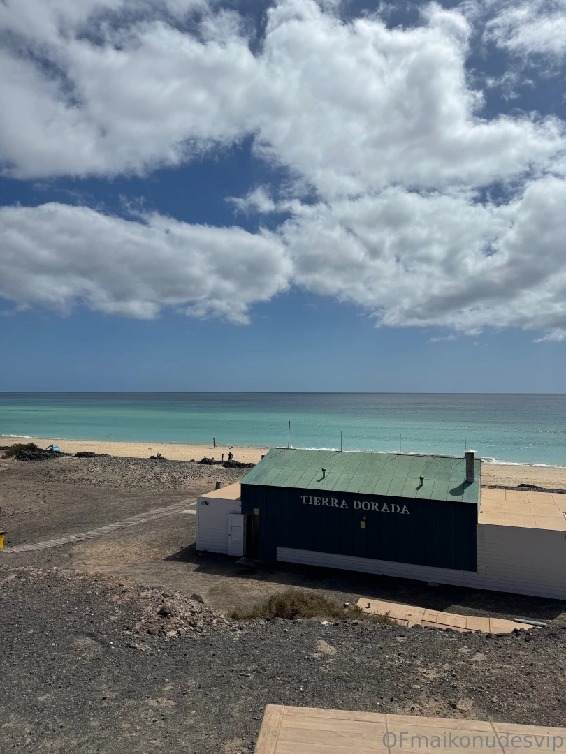 In questi giorni ho praticato molto nudismo in spiaggia stato 