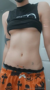 Tip me to leave kisses on my tummy