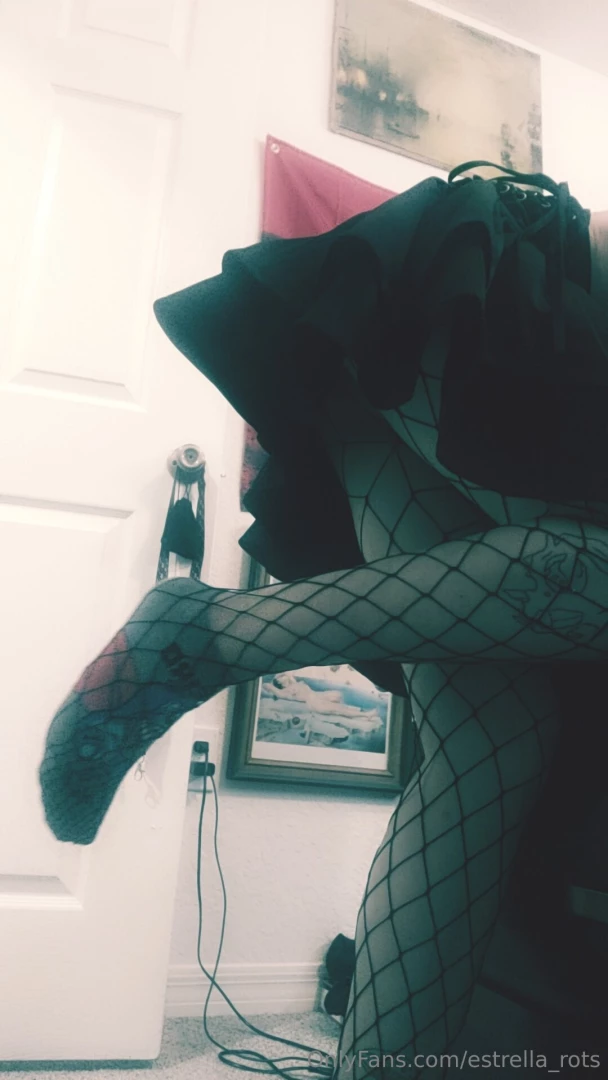 Think my skirt is short enough tip me to make me smile 