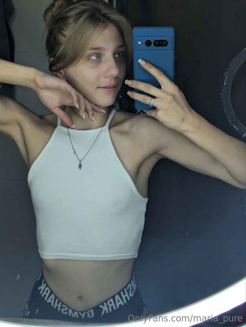 I m taking beautiful photos in the mirror today 