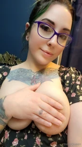 Think my titties can fit in your hands