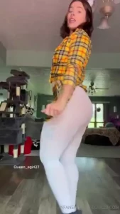 Ripping my stockings pouring a ton of oil on my ass and thighs then