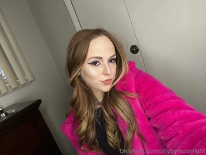 Looking innocent in pink but i promise i m not part 1