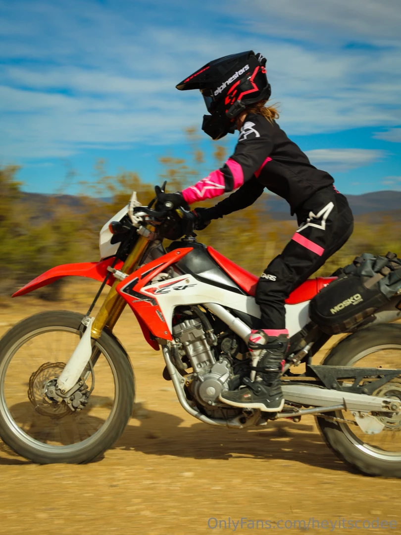 Its ok to admit i m coolest chick you know lt 3 