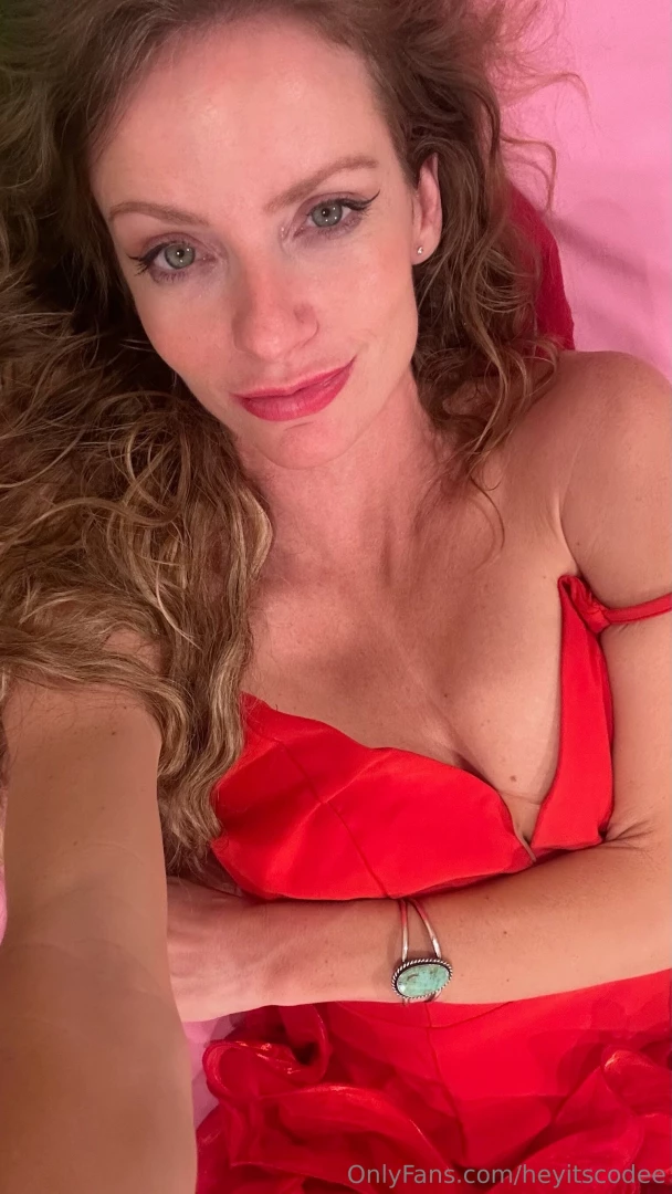 I m the girl of somebody s dreams just gotta find him 