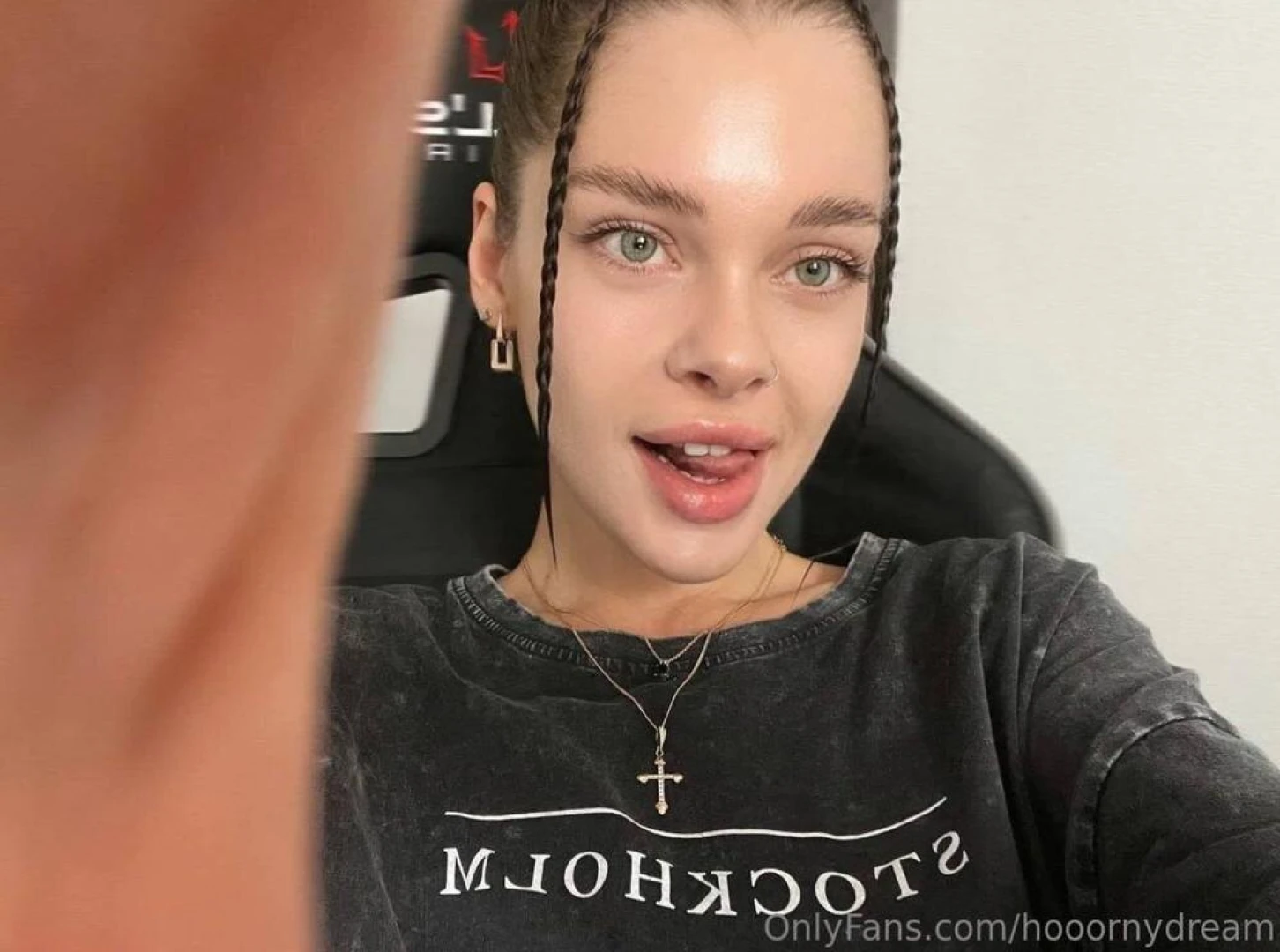 Hooornydream now wet she loves when her ass is massaged this angel part 100 