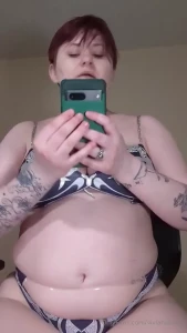 Trying to game on a vibe free on curvyelvishgirl my nerdiest vid yet-