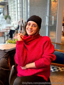 Do you think the red color looks good on me part 1