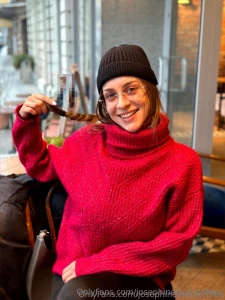 Do you think the red color looks good on me