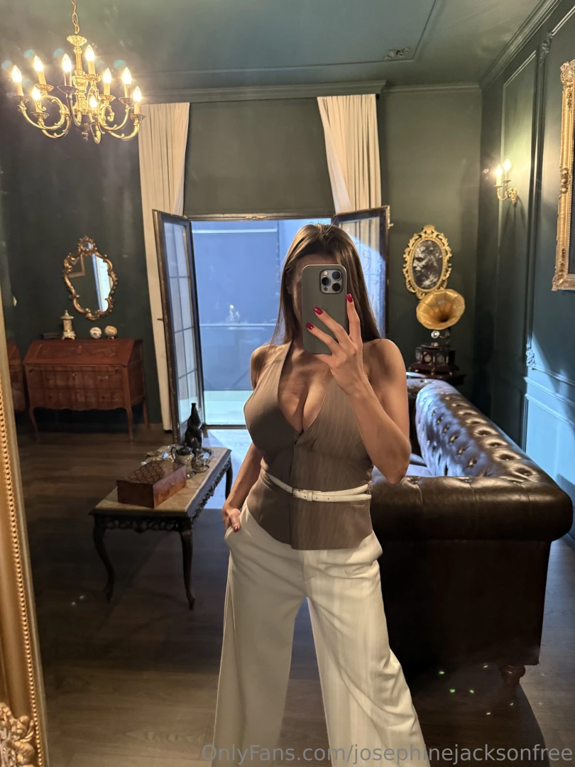 This sunny lady s wondering does this suit look good on her part 1 