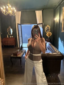 This sunny lady s wondering does this suit look good on her part 1