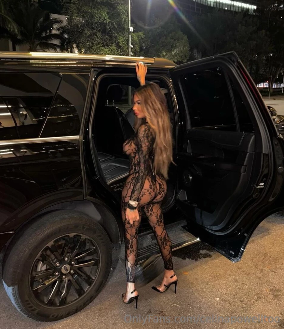 Hmm help me undress let me show off 