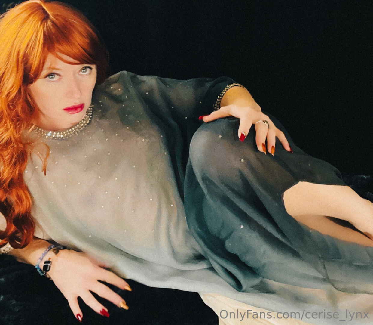 Aurora is a glamour set with a bit of fingering and spreading 