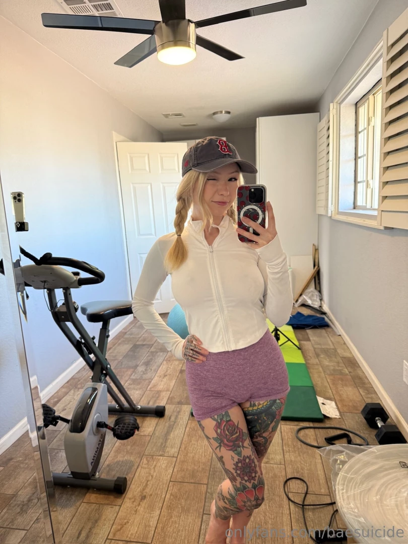 How does anyone work out with a mirror right in front of them it makes part 3 