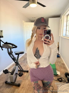 How does anyone work out with a mirror right in front of them it makes part 2