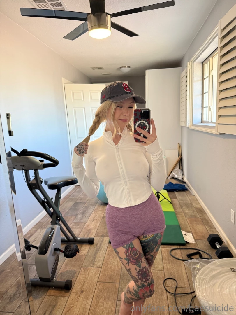 How does anyone work out with a mirror right in front of them it makes part 1 