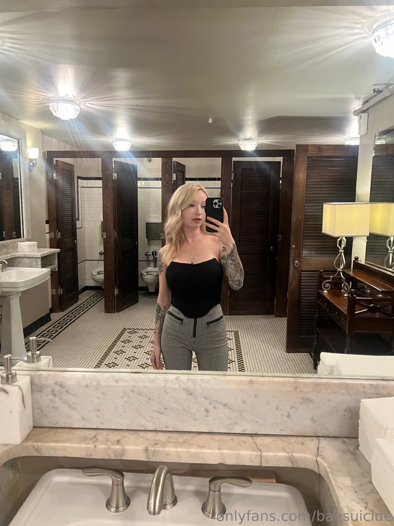 Looking for you at the bar tonight how do i look 