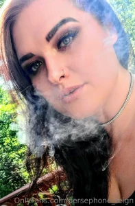 Rawr i m a dragon lol i must protect my whored sorry hoard