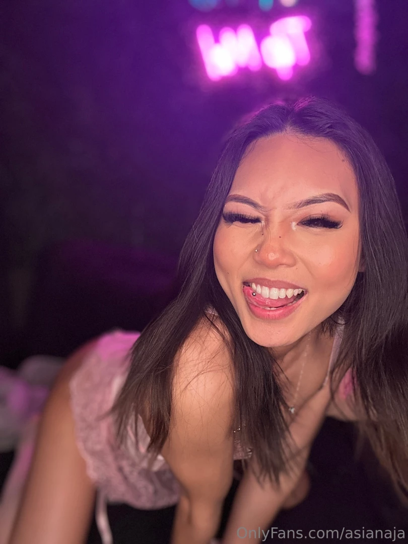 Oh daddy ik that cock is throbbing for my let me help youuu 7pm pst 